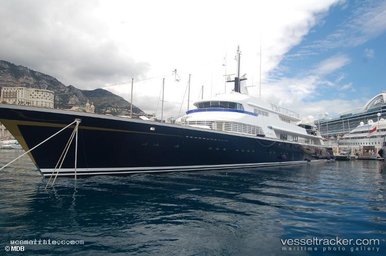V2v - Yacht vessel registered in Cook Islands