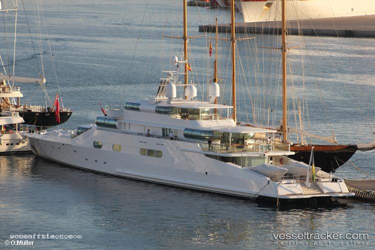 Zeus - Service Ship vessel registered in Saint Vincent and the Grenadines