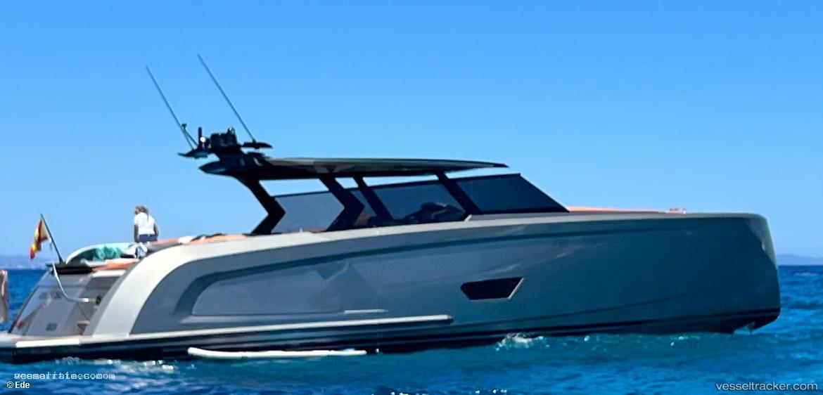 My-Paraiso - Service Ship vessel registered in United Kingdom