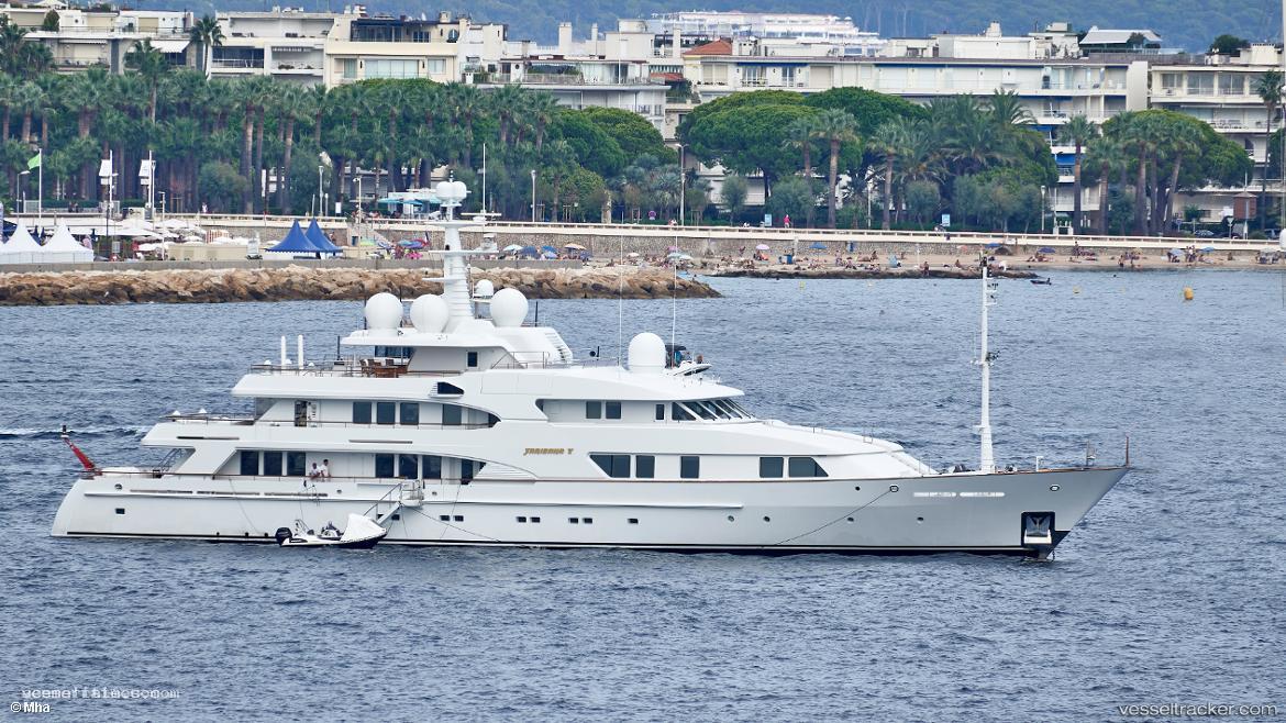 Tamteen - Service Ship vessel registered in Cayman Islands