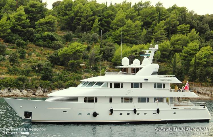 Lohanka - Service Ship vessel registered in Cayman Islands