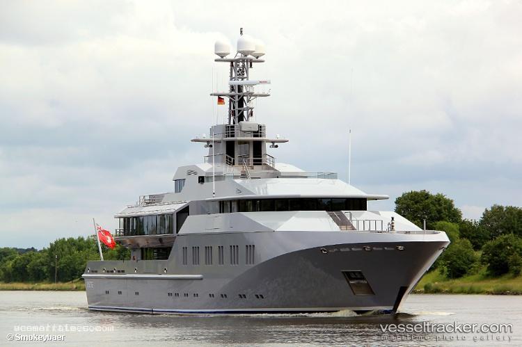 Skat - Service Ship vessel registered in Cayman Islands