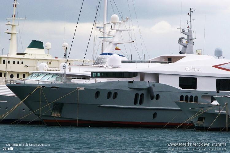 Idol - Service Ship vessel registered in Malta