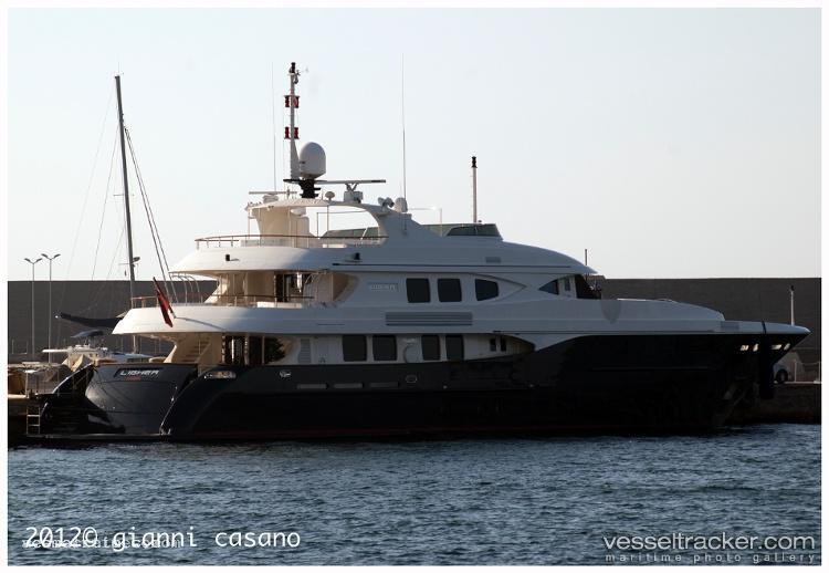 Holiday - Service Ship vessel registered in Cayman Islands