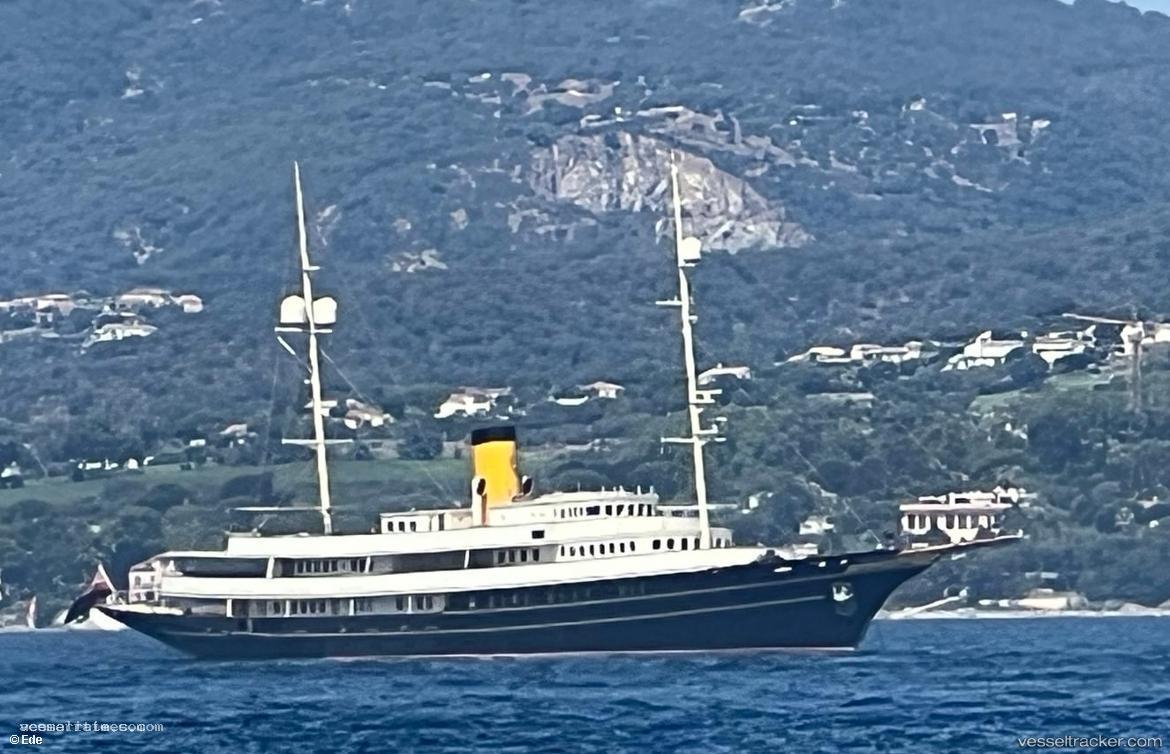 Nero - Yacht vessel registered in Cayman Islands