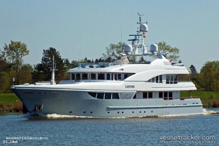 Lady-B - Service Ship vessel registered in Cayman Islands