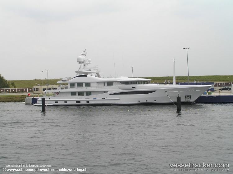 La-Mirage - Service Ship vessel registered in Cayman Islands