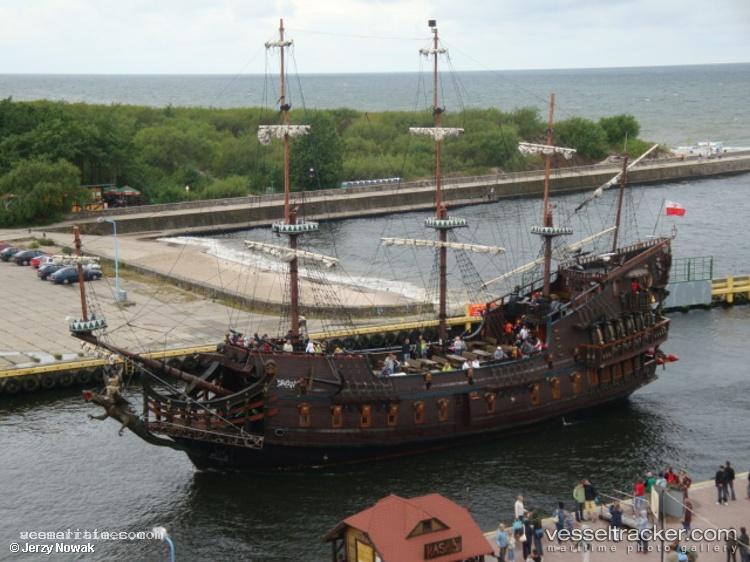 Dragon - Service Ship vessel registered in United Kingdom