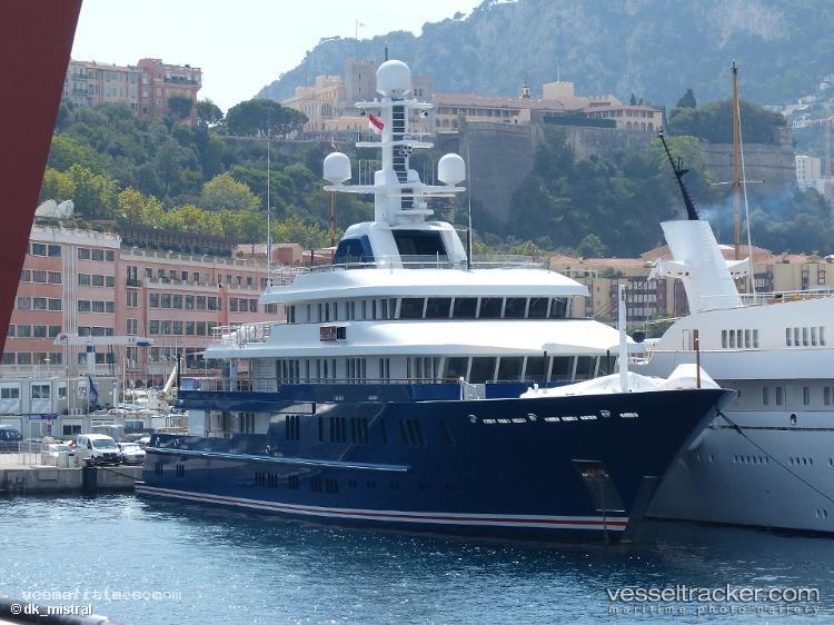 Huntress - Service Ship vessel registered in Cayman Islands