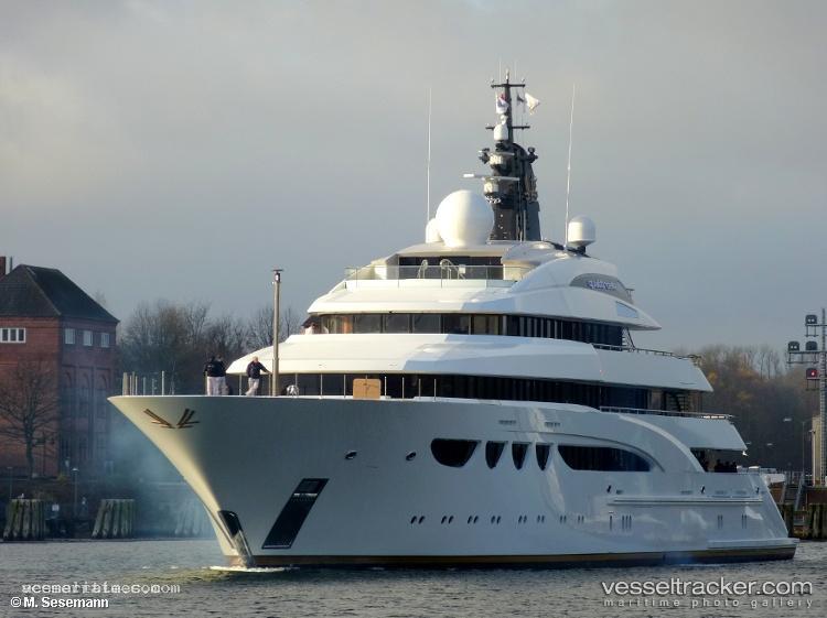 Quattroelle - Service Ship vessel registered in Cayman Islands