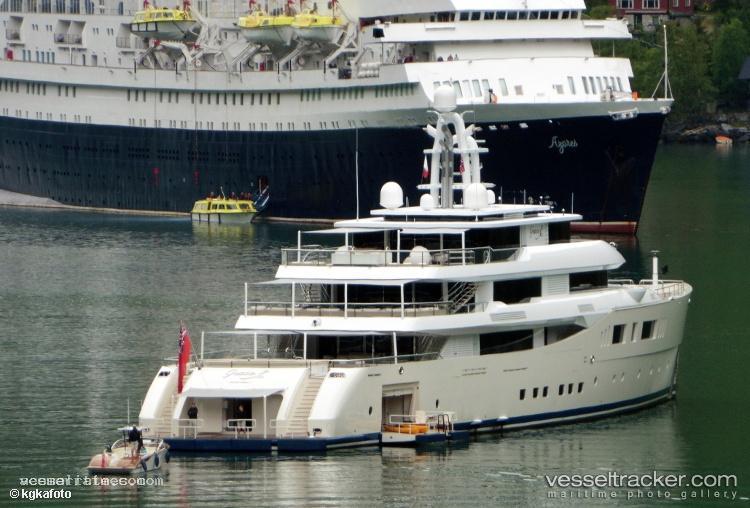 Nautilus - Service Ship vessel registered in Cayman Islands