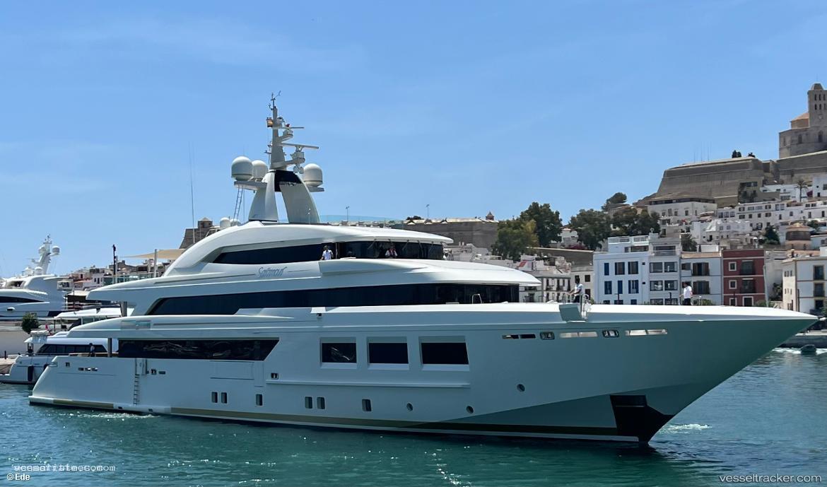 Saramour - Service Ship vessel registered in Cayman Islands