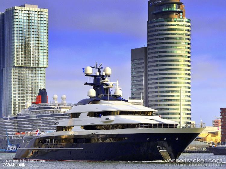 Draak - Service Ship vessel registered in Cayman Islands
