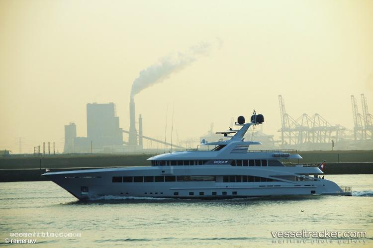 Rock-It - Service Ship vessel registered in Cayman Islands
