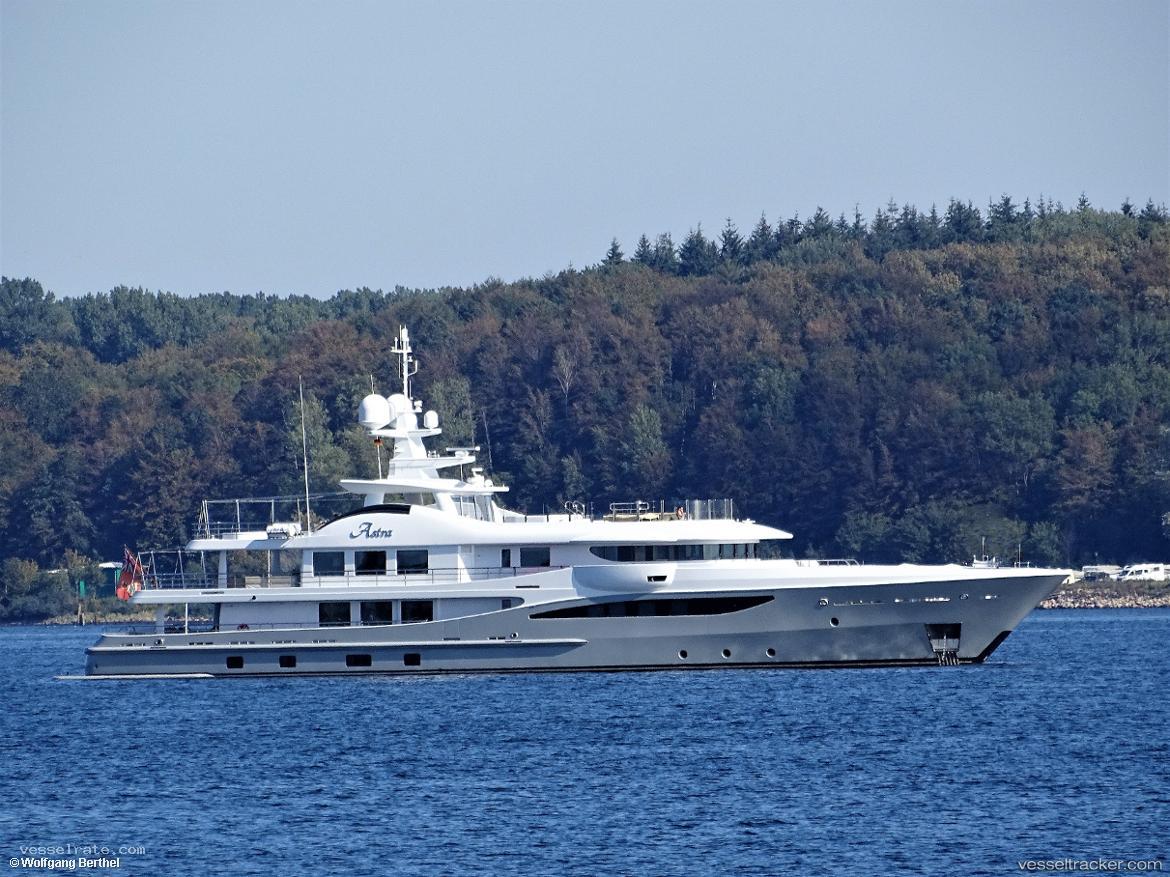 Astra - Service Ship vessel registered in Cayman Islands