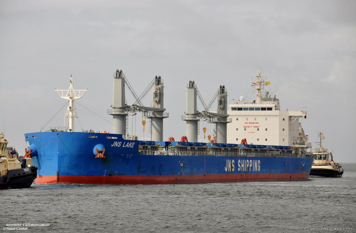 Jns-Lake - Bulk Carrier vessel registered in Hong Kong