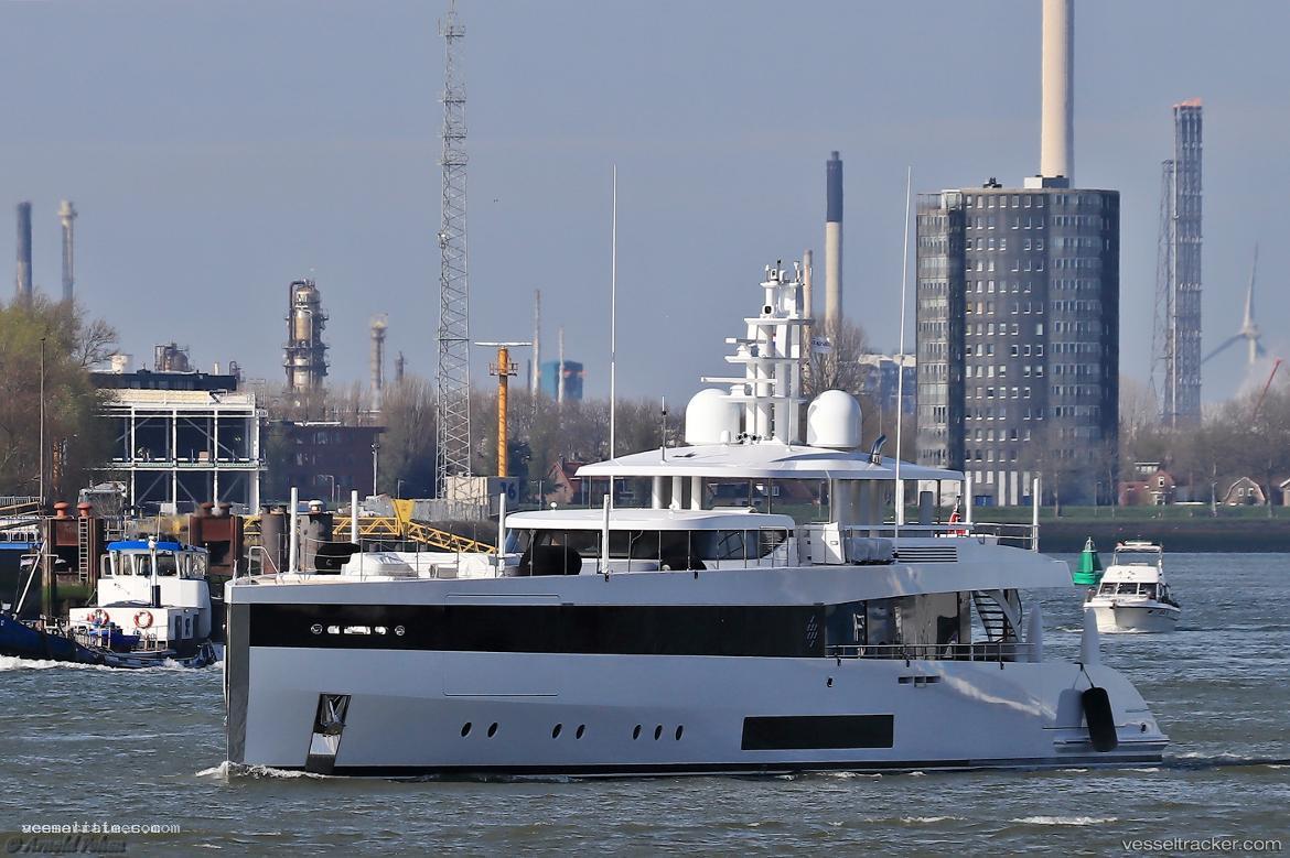 Graycliffs - Yacht vessel registered in Cayman Islands
