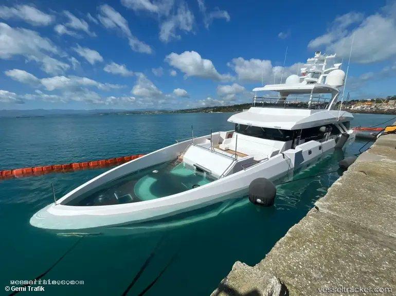 Familia - Sailing Vessel vessel registered in Palau