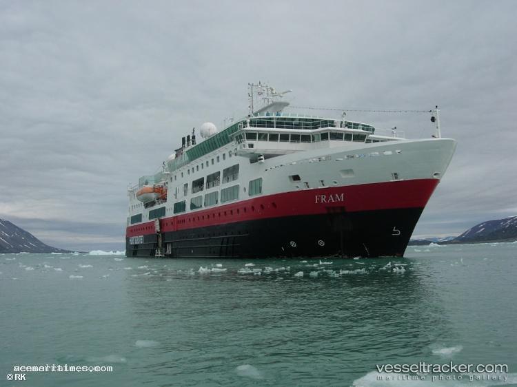 Axel-Enstroem - Tug