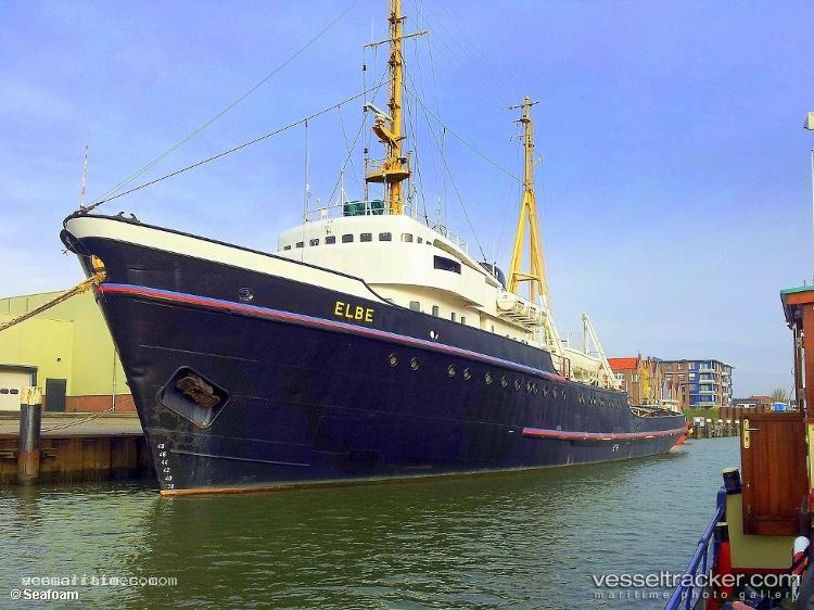 Elbe - Tug vessel registered in Netherlands