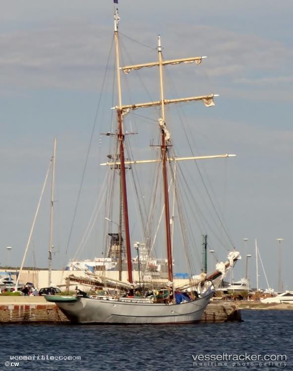 Sir-Robert-B.-P. - Passenger Ship vessel registered in Netherlands