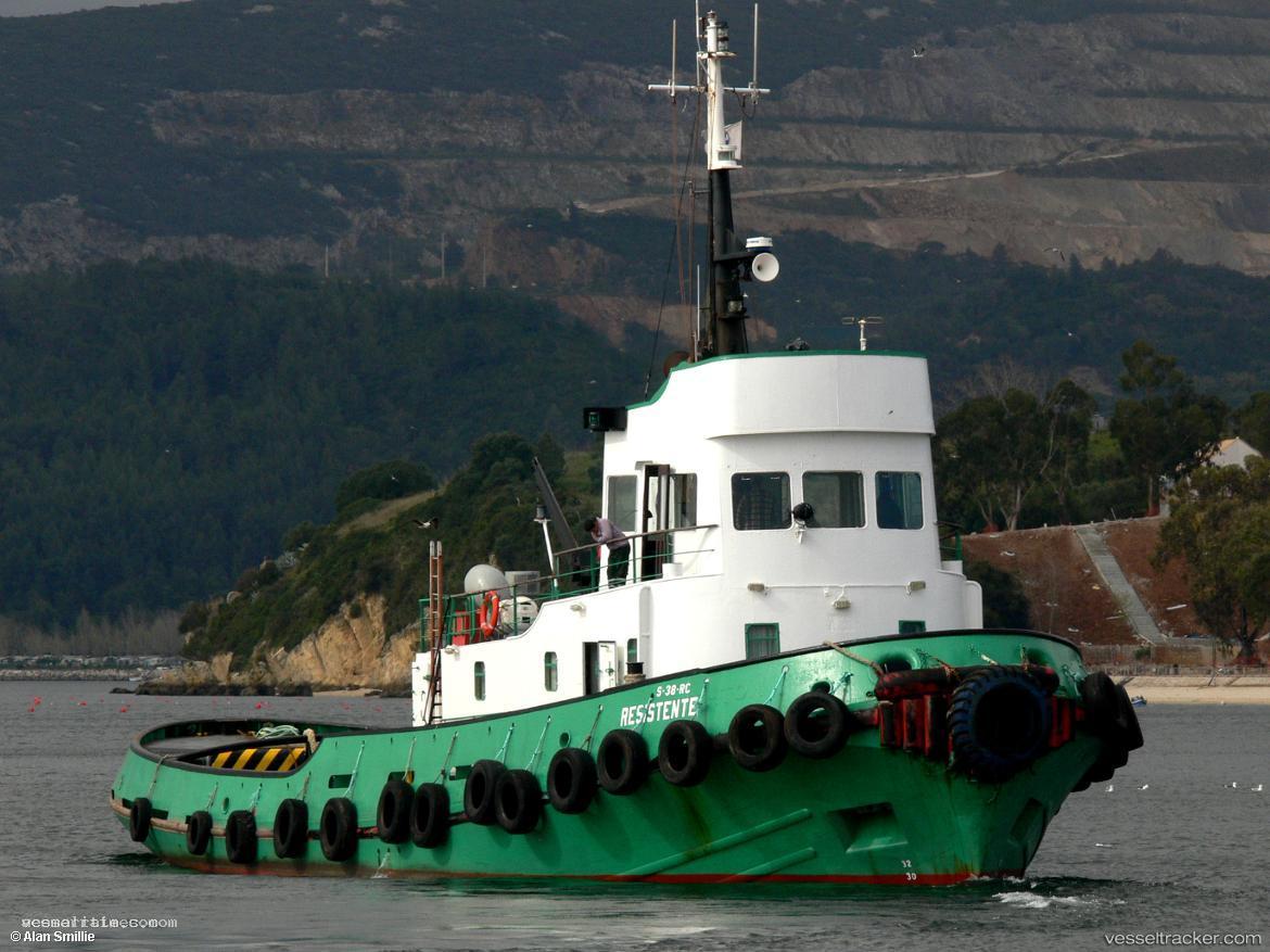 Resistente - Tug vessel registered in Portugal