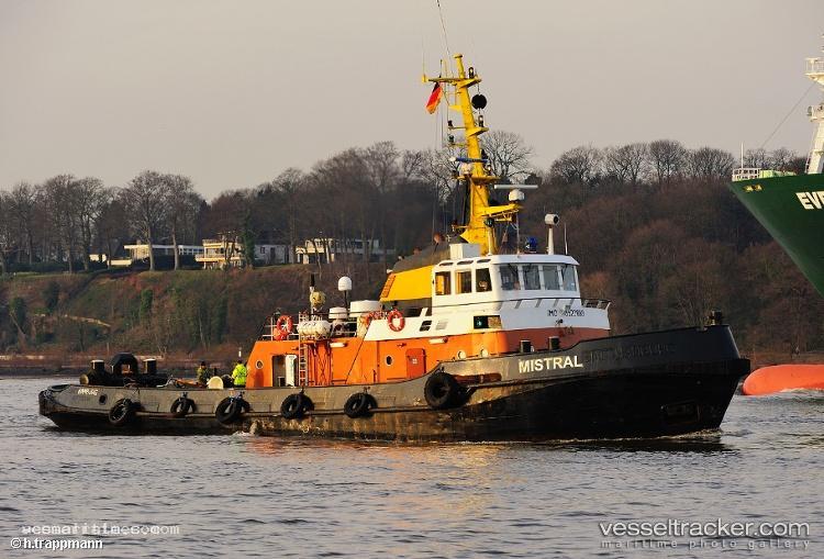 Levensau - Tug vessel registered in Germany