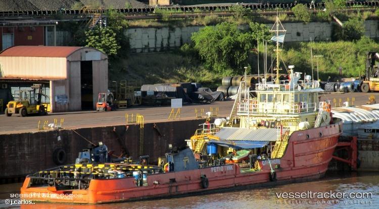 Cruz-Del-Sur - Offshore Tug Supply Ship vessel registered in Argentina