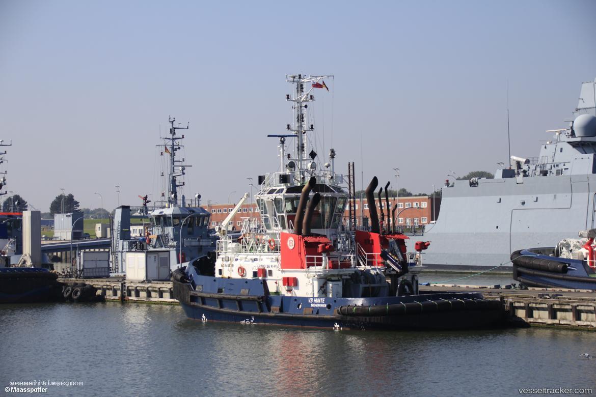 Hunter - Tug vessel registered in Panama
