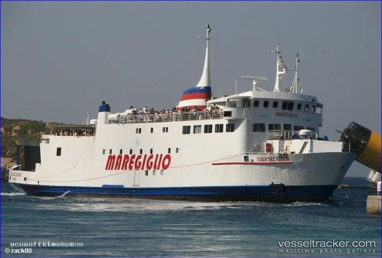 Isola-Del-Giglio - Passenger Ro Ro Cargo Ship vessel registered in Italy