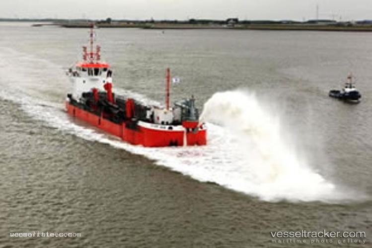 River-Pearl-18 - Hopper Dredger vessel registered in Cameroon