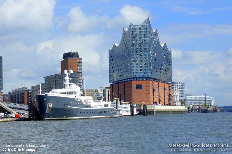 Legend - Yacht vessel registered in Marshall Islands