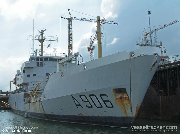 Plancius - Naval Naval Auxiliary vessel registered in Netherlands