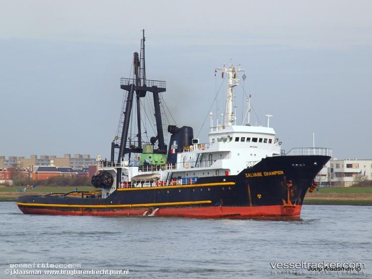 Salvage-Champion - Salvage Ship vessel registered in Saint Vincent and the Grenadines