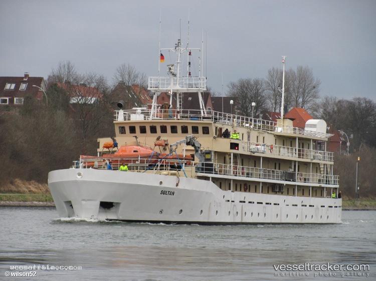 Golden-palm - Research Vessel