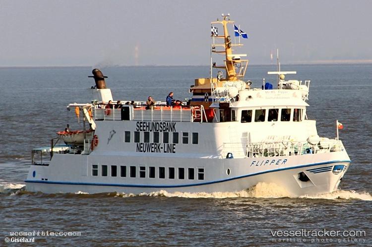 Flipper - Passenger Ship vessel registered in Germany