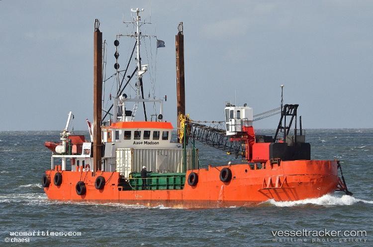 Aase-Hoj - Dredger vessel registered in Denmark