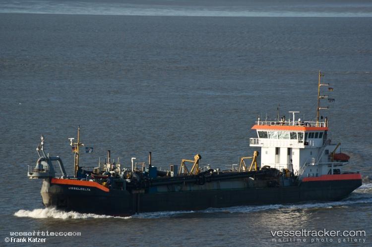 Ijsseldelta - Hopper Dredger vessel registered in Netherlands