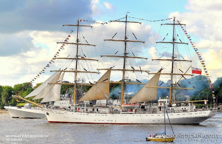 Dar-Mlodziezy - Sailing Vessel vessel registered in Poland