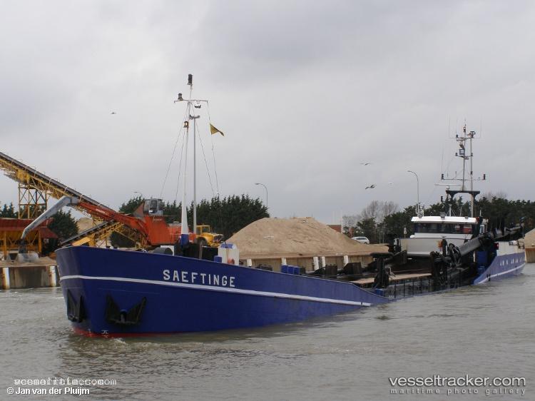 Lough-Foyle - Hopper Dredger vessel registered in United Kingdom