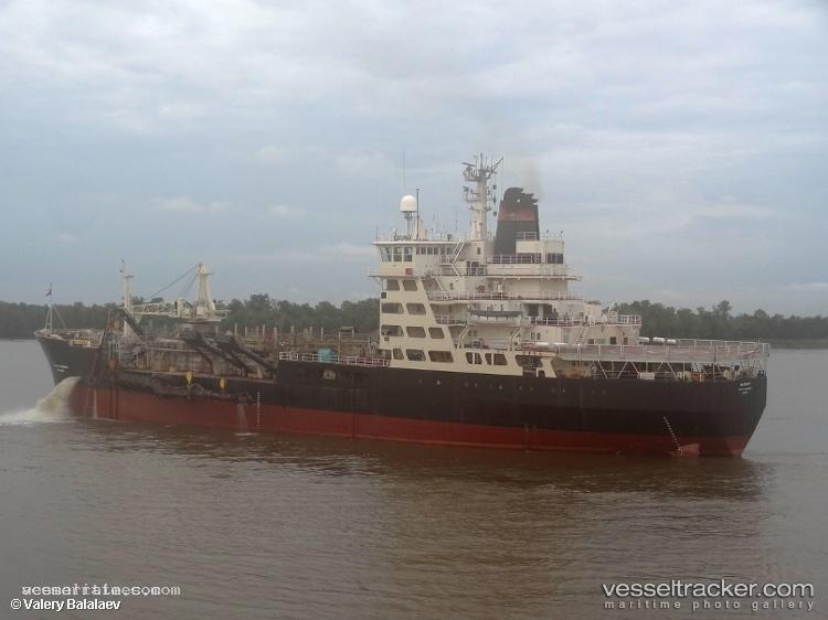 Dredge-Wheeler - Hopper Dredger vessel registered in United States of America