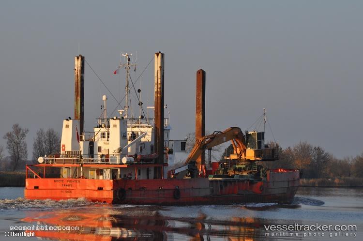Dbb-Obelix - Dredger vessel registered in Denmark
