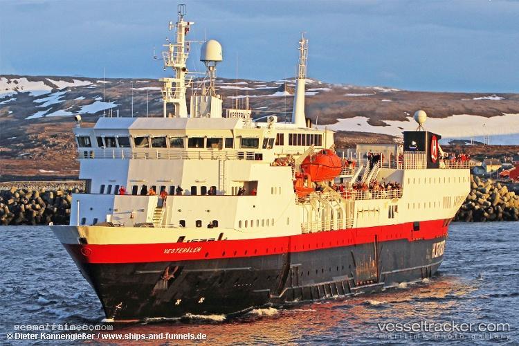 Vesteralen - Passenger General Cargo Ship vessel registered in Norway