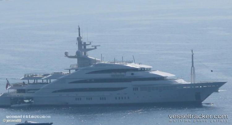 Quattroelle-Shadow - Service Ship vessel registered in United Arab Emirates