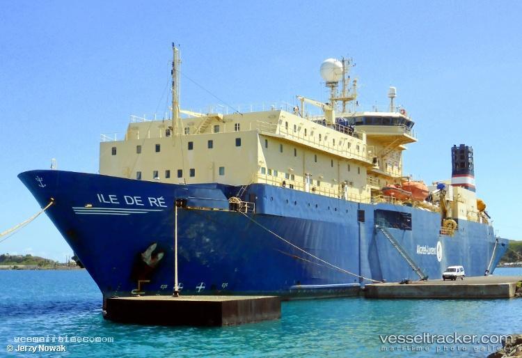 Ile-De-Re - Cable Layer vessel registered in Indonesia