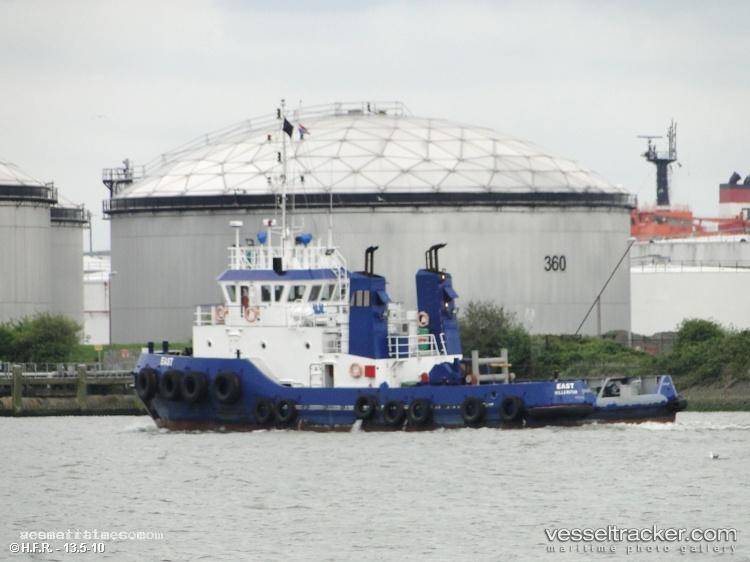 East-Coast - Tug vessel registered in United States of America