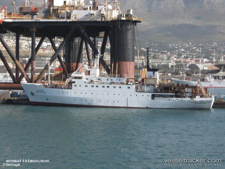 Akademik-B.petrov