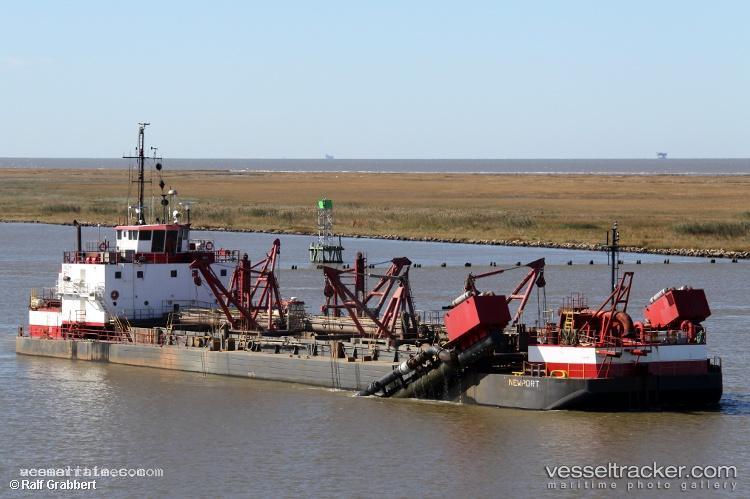 Newport - Hopper Dredger vessel registered in United States of America