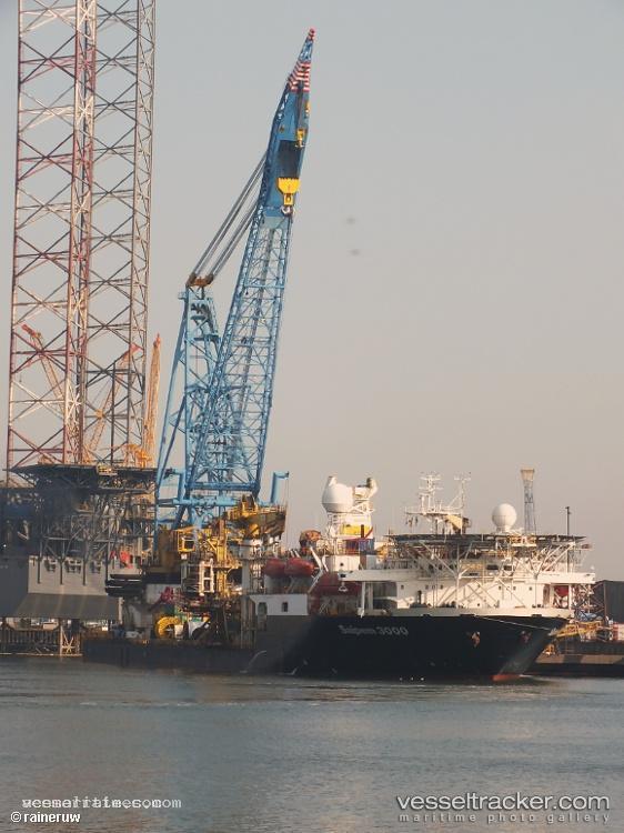Saipem-3000 - Crane Ship vessel registered in Bahamas