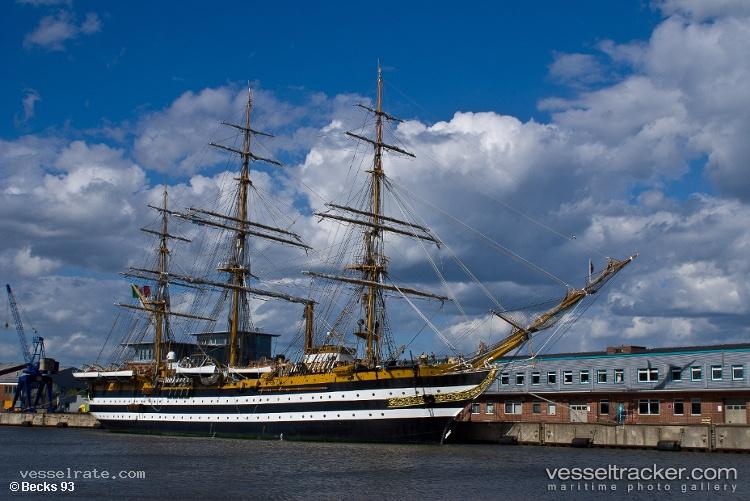 Amerigo-Vespucci - Hopper Dredger vessel registered in Angola